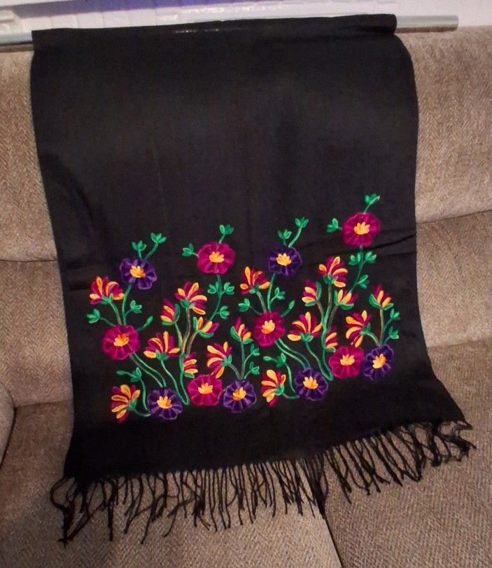 Shawl  / Reboso  Bordado 
