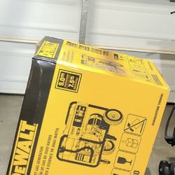 DeWalt 8000 Watt Gas Generator 