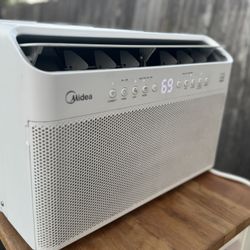 Midea 12000 BTU AC Recycling Air AC Wall Unit. Used working condition.
