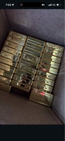Aces Gold Suitcases