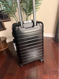 Away Luggage bigger carry on Aluminum Onyx