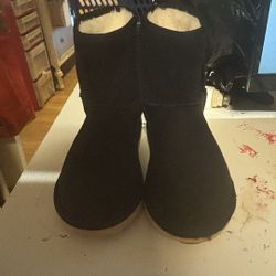 old navy size 9 Kid boots 