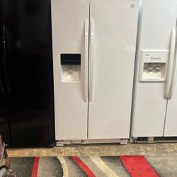 Kenmore Refrigerator $399