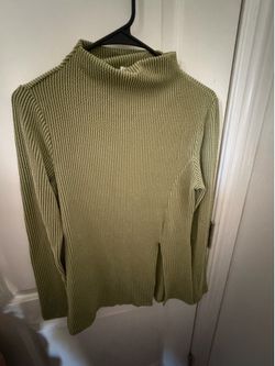 Green symmetrical top