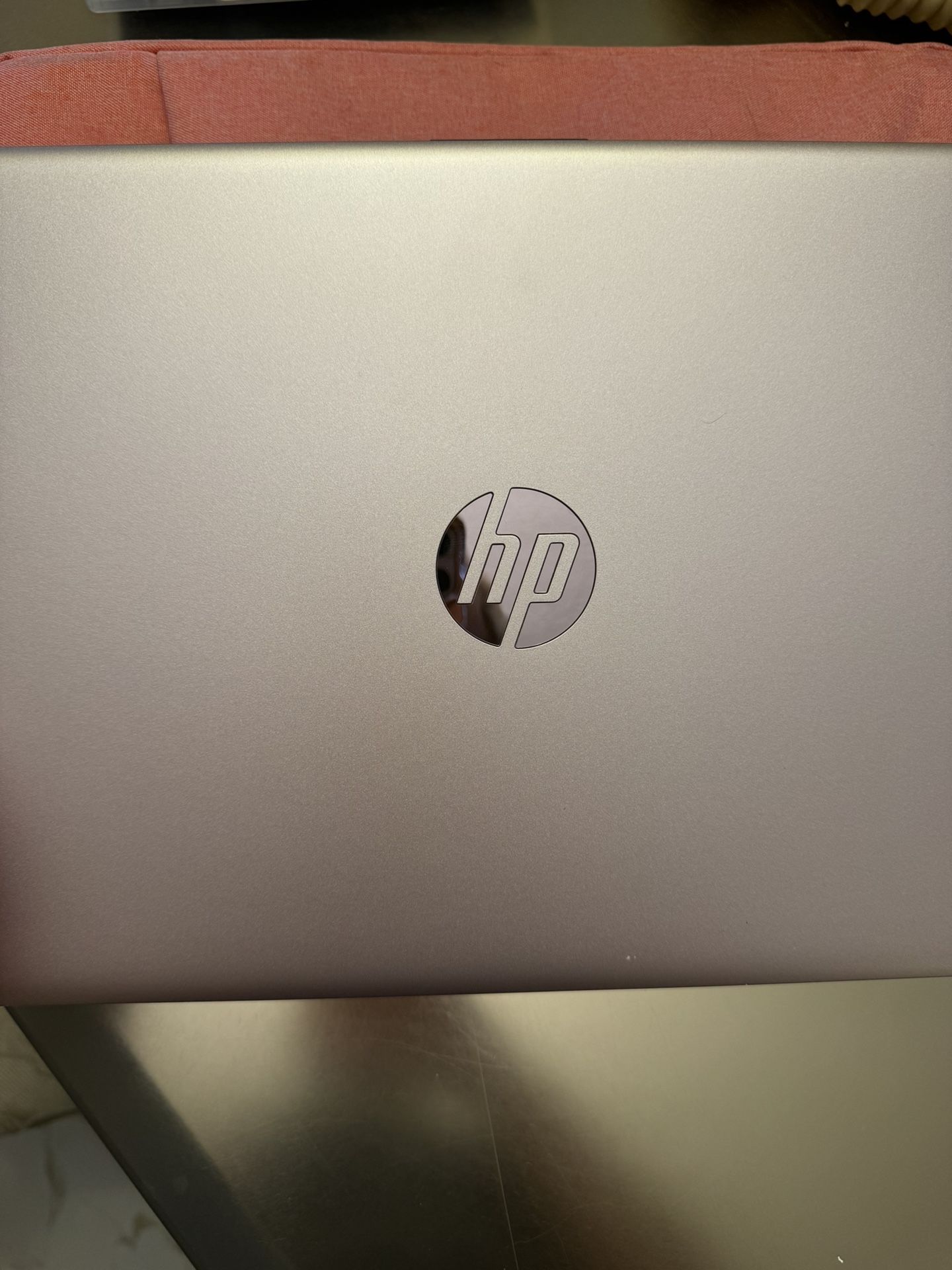 HP Laptop 14-cf2112wm