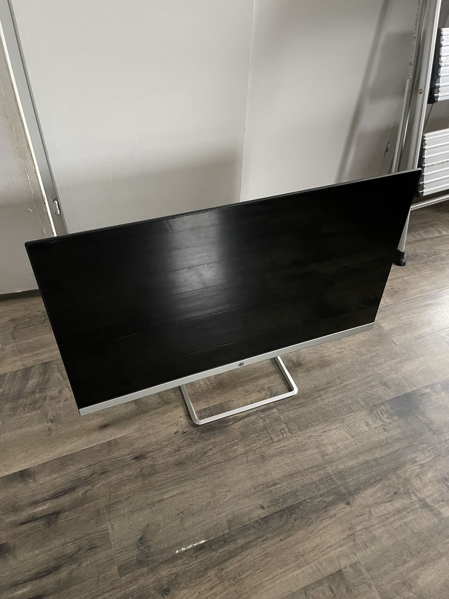 HP 31.5” IPS LED FHD Monitor