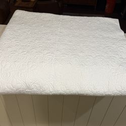 White Quilted Bedspread Set