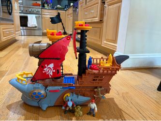 Pirate ship and figurines