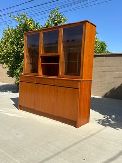 MID CENTURY Hutch