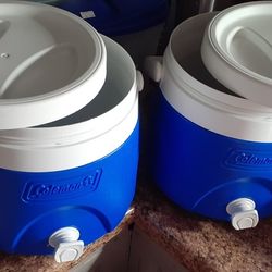COLEMAN STACKABLE 2 GALLON JUGS $10 EACH EBAY ASKING $49 EACH 