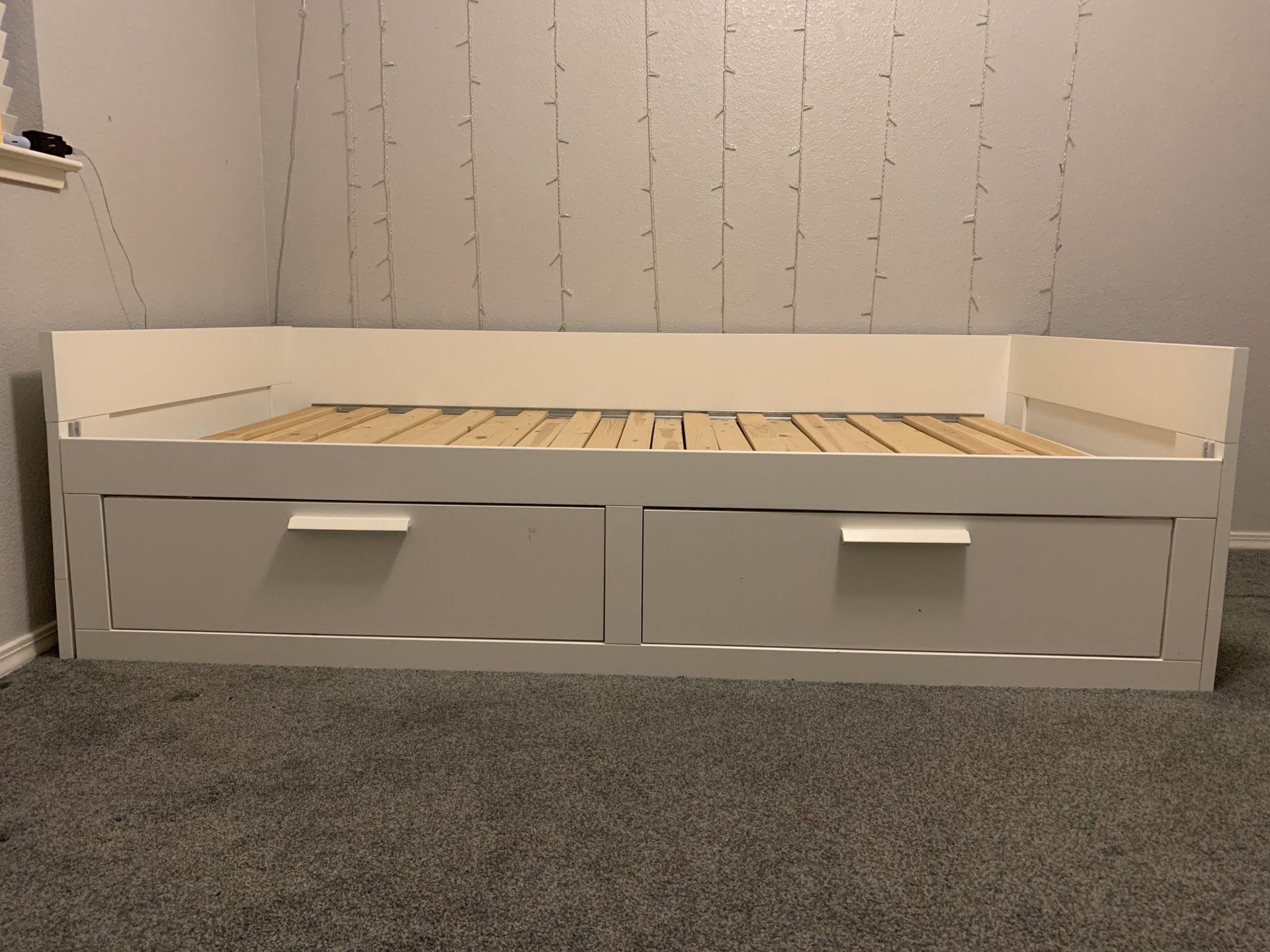 Like new twin-size trundle bed, 2 drawers