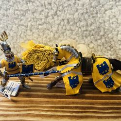 Beautiful RETIRED w/ALL TAGS Knight & Horse