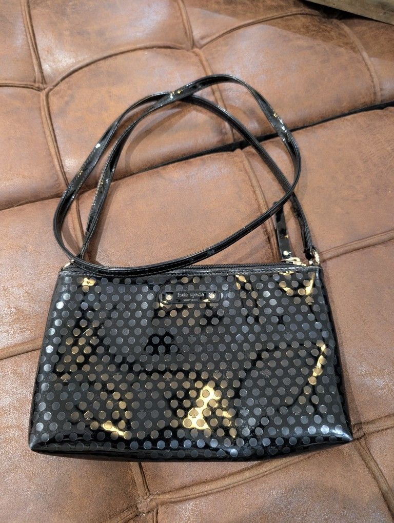 Beautiful black shiny Kate Spade crossbody
Gorgeous pink interior
Signature