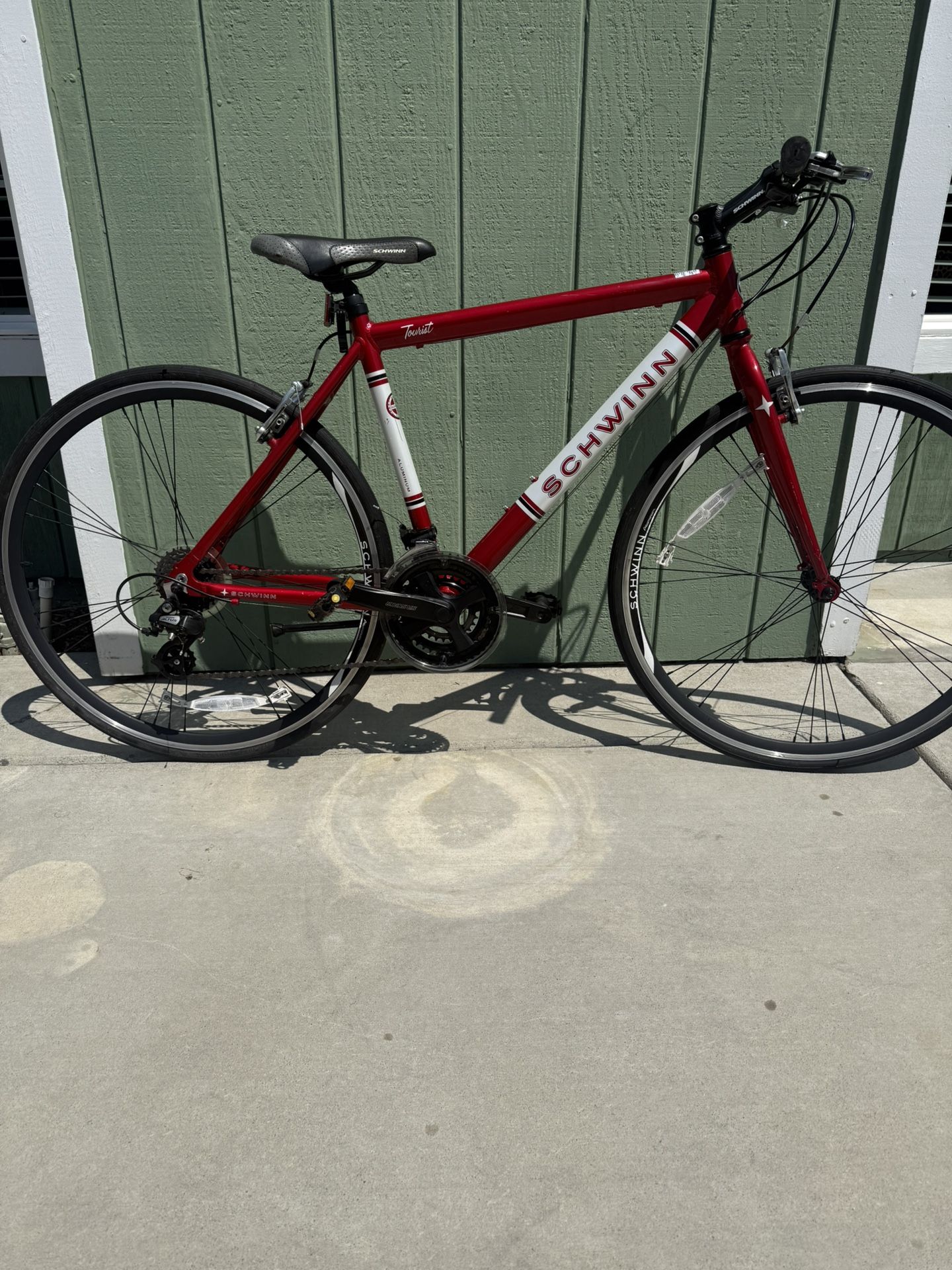 Schwinn Tourist hybrid bike