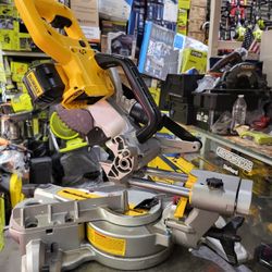 DEWALT 20V MAX CORDLESS 7-1/4 SLIDING MITER SAW TOOL ONLY LIKE NEW 