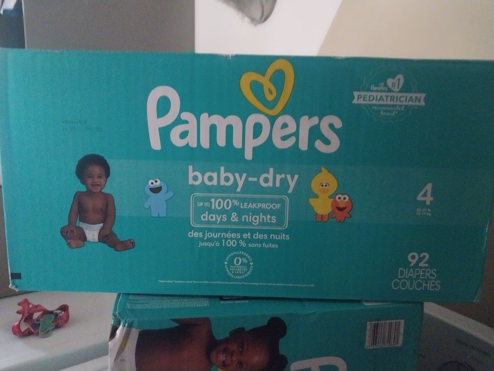 PAMPERS SIZE 4 $25