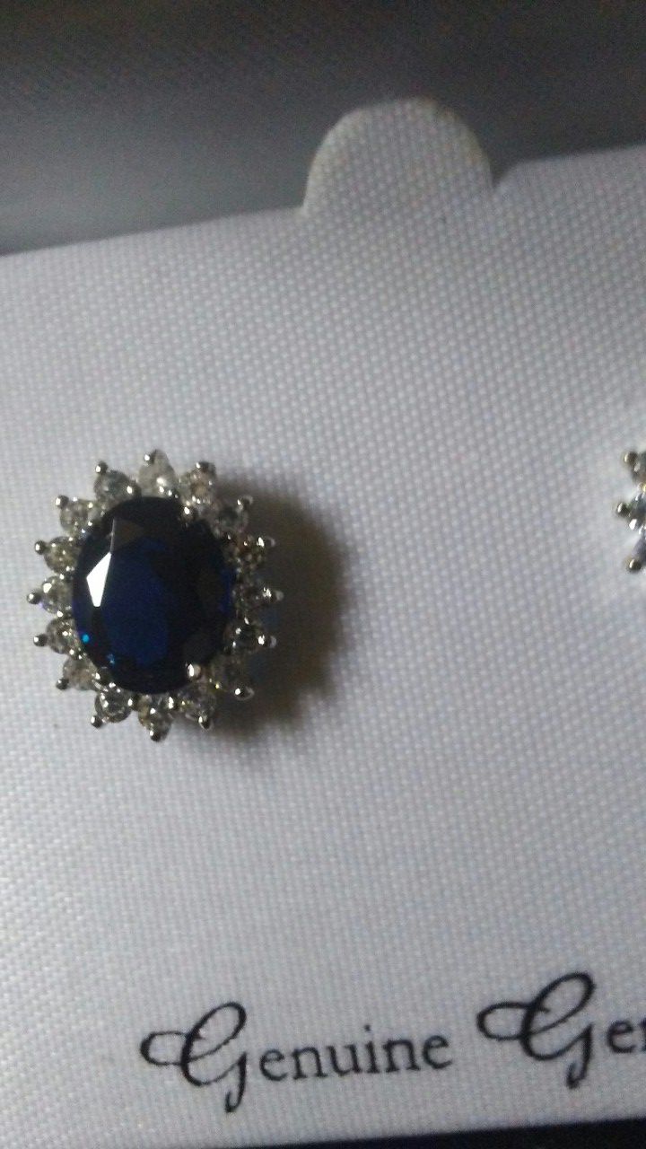 Genuine saphire ni box diamond surround earrings