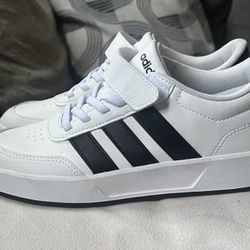 Adidas Boys Size 2.5 