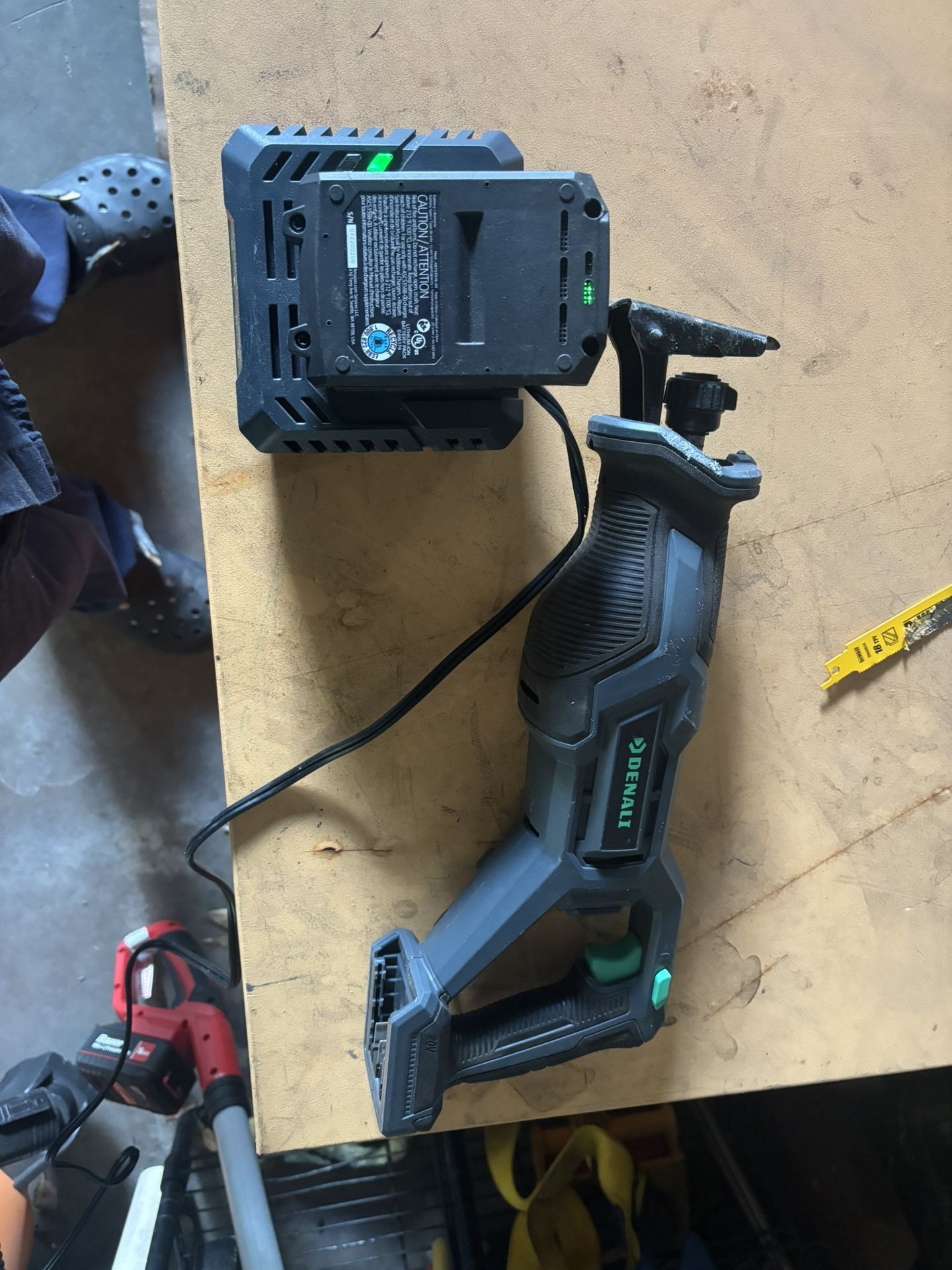 Reciprocating Saw/Charger(Denali)