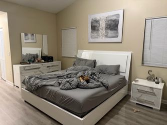 White Gloss Bedroom Set with Marble Accents