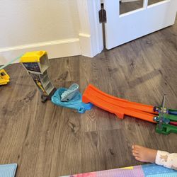 Hot Wheels Racer Verse Jurassic World Blue’s Raptor Rush