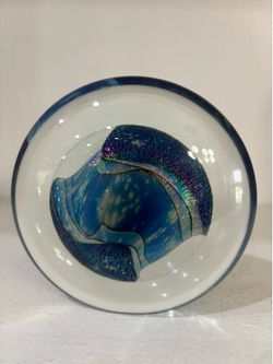 Beautiful vintage signed and dated Robert Eickholt art glass paperweight sculpture