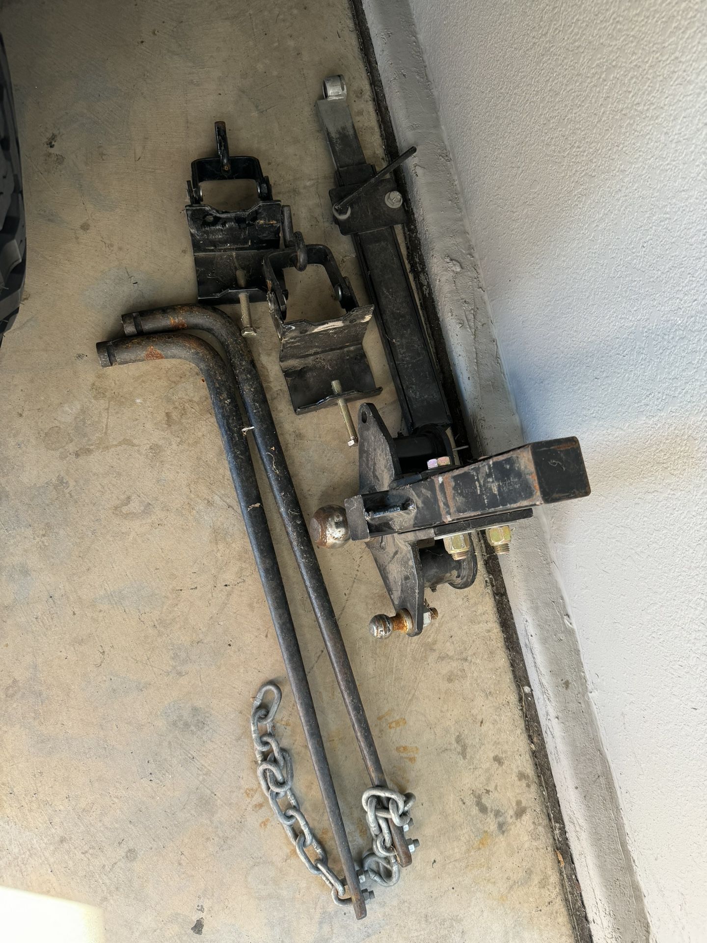 TRAILER WEIGHT DISTRIBUTION HITCH