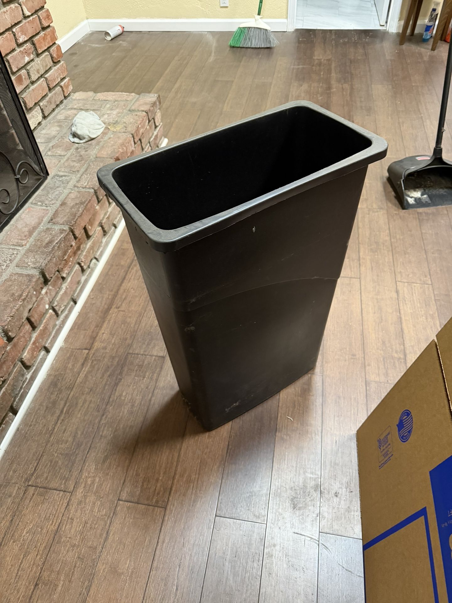23 Gallon U Line Trash Can