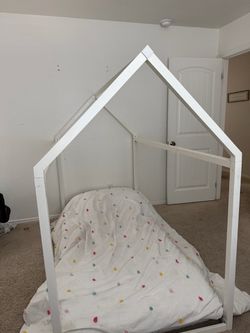 White  House Frame Toddler Floor Bed