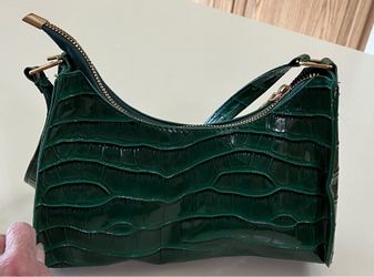 Green crocodile pattern handbag
