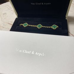 Green and gold Van Cleef & Arpe's Alhambra bracelet
