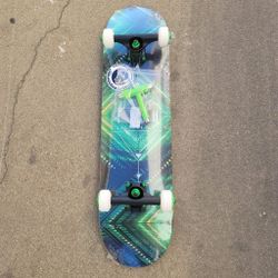 SKATEBOARD W TOOLS SIZE 8.0