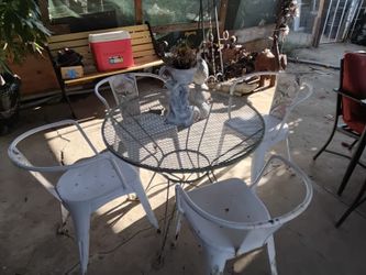 Table With 4 Chairs 