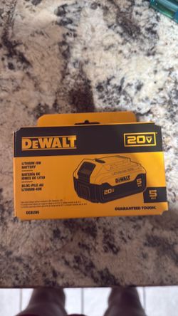 Dewalt 5 ah battery 20 V brand new