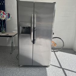 Used refrigerator (ice maker/water not working)