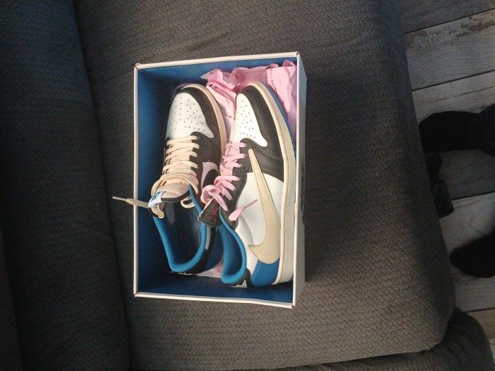 Jordan 1 Travis Scott Fragments 