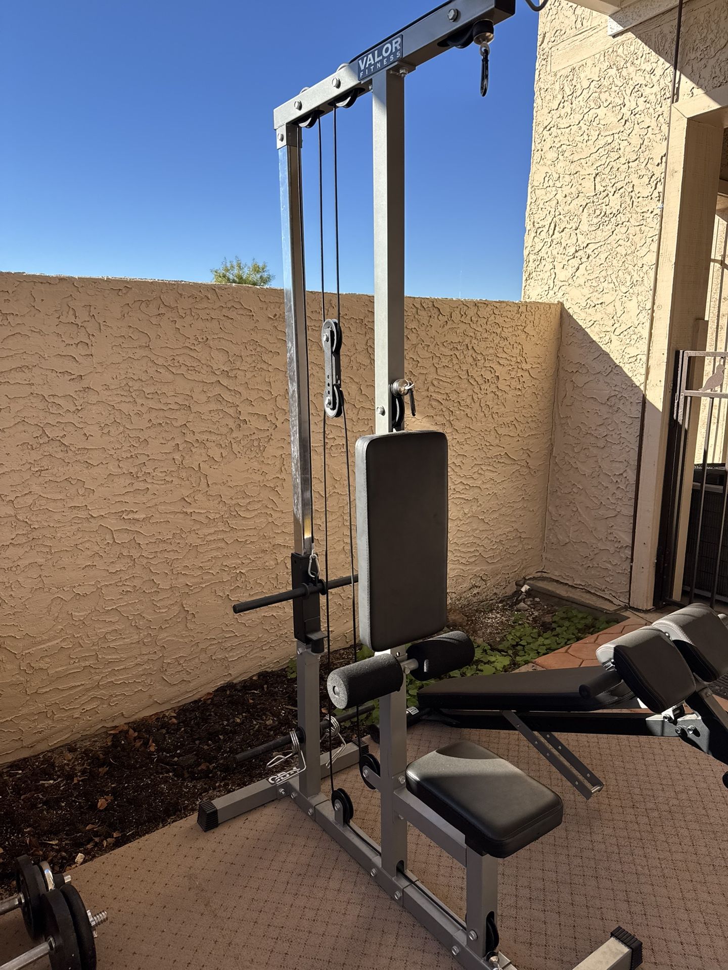 Lat Pulldown And Row Cable Machine