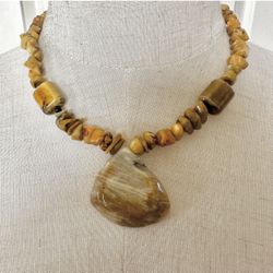 Quartz And Coral Pendant Necklace 