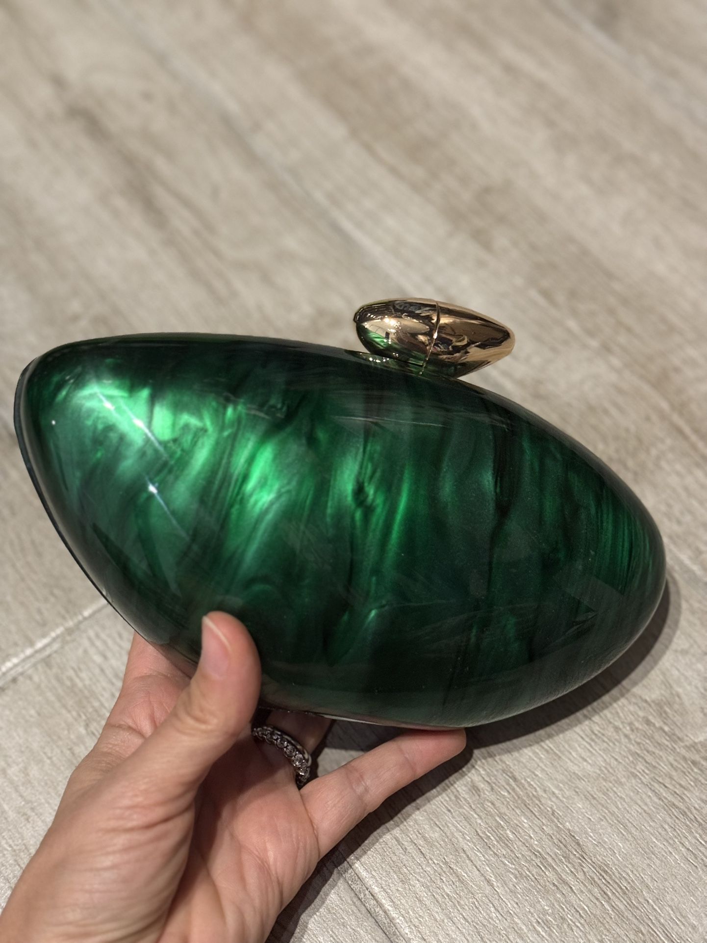 NWOT “shell style” emerald green clutch