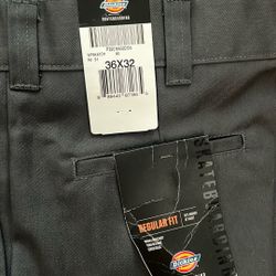 Dickies- skateboarding