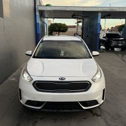 Kia Niro White 