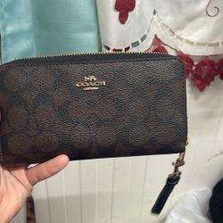 Brand New Coach Zip Around Clutch Wallet