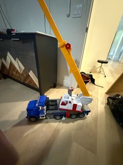 Toy crane