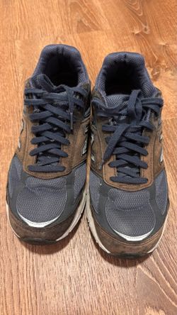 New Balance Men Size 9 4 E 990V5