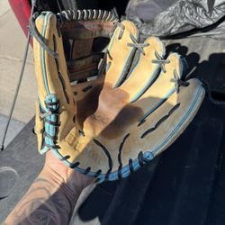A2000 Infield Glove
