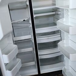 G E Refrigerator 