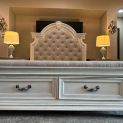 Bedroom Set Queen Size By Avalon Furniture 
