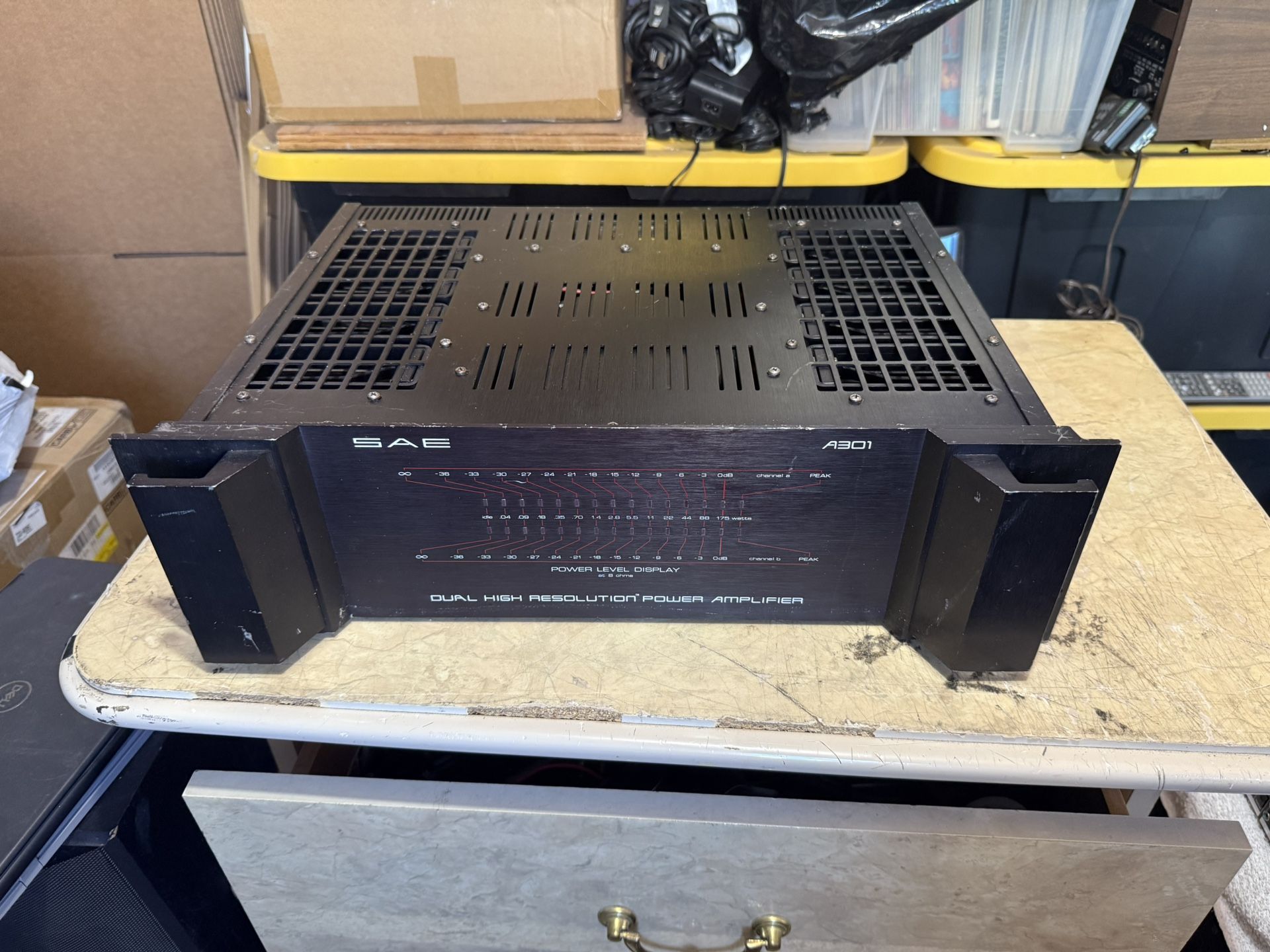 SAE A301 power amplifier