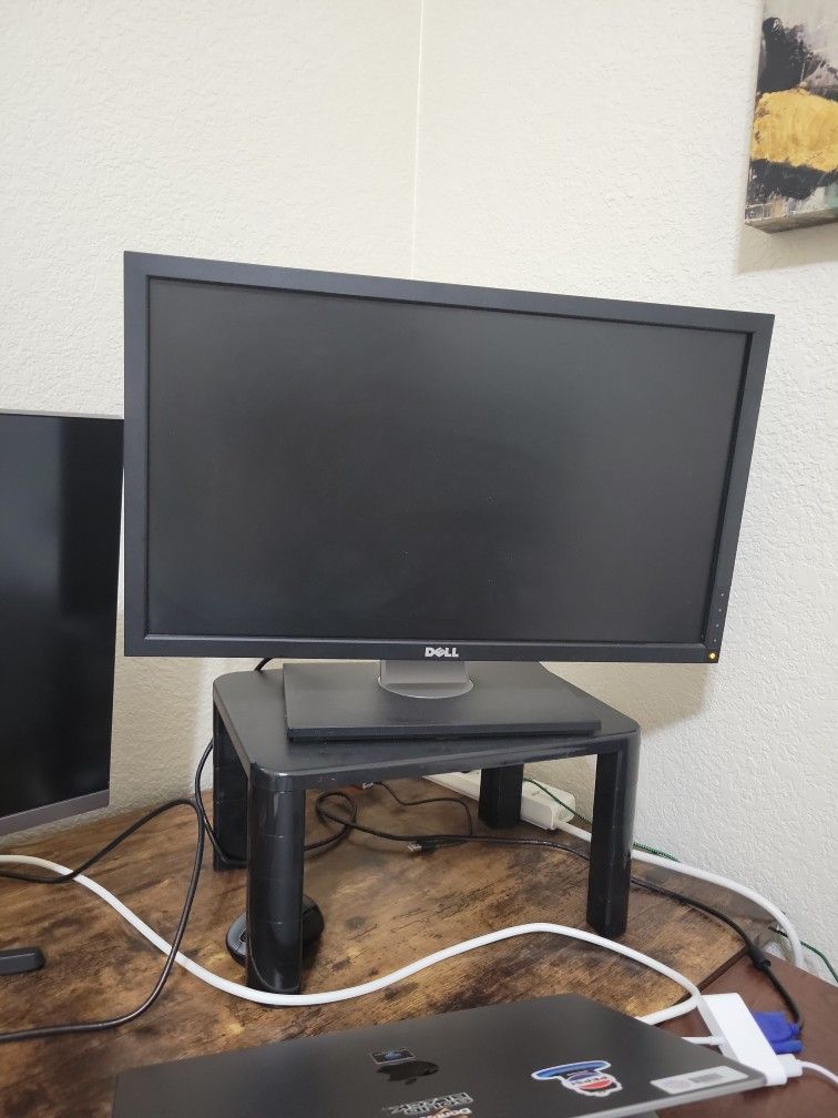 DELL Monitor P2310H 23 Inch. Good Condition.