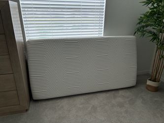 Twin mattress SNUG